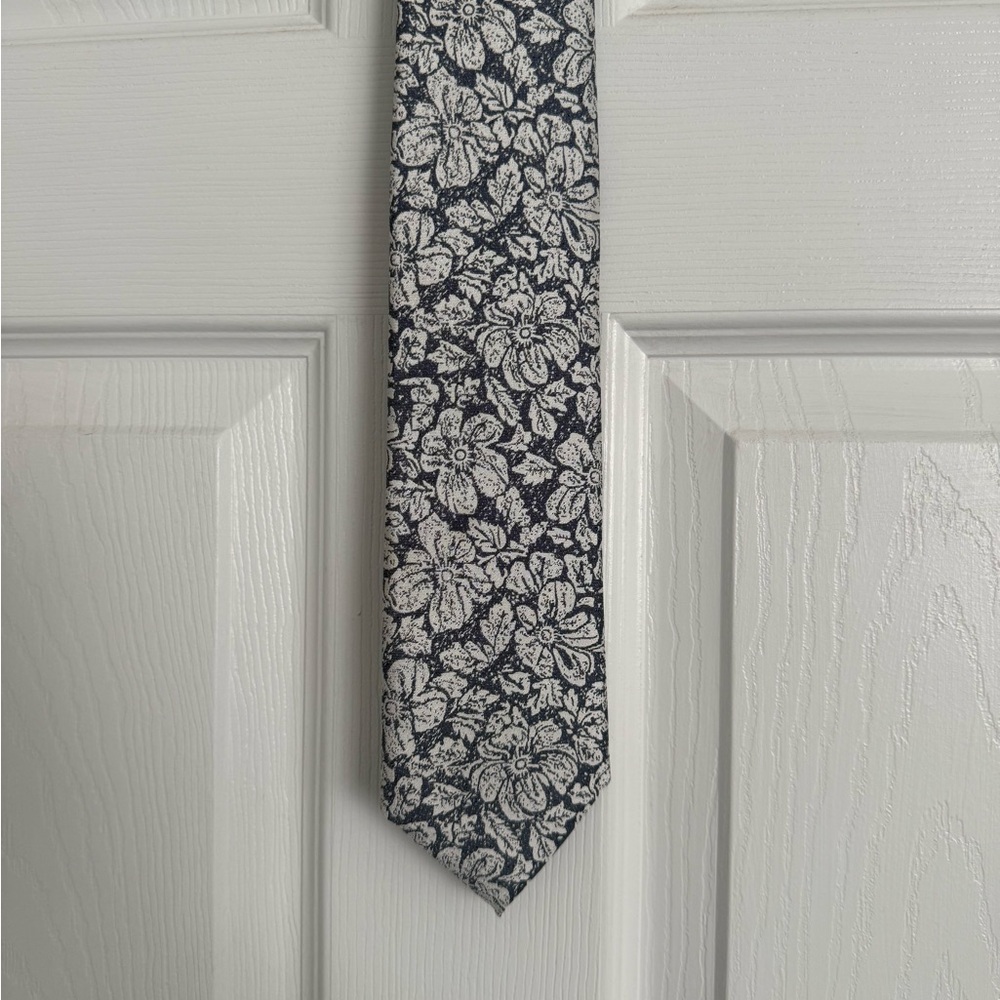 Floral Greyish Blue and White Men's Tie